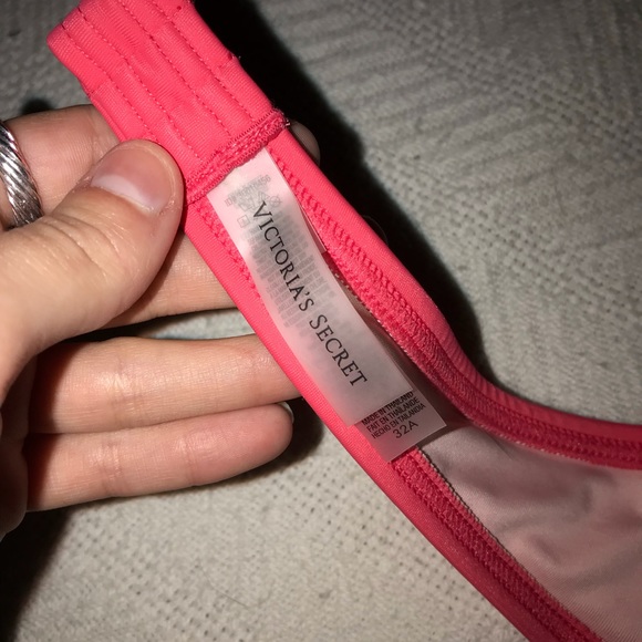 *SOON TO DONATE* VS Coral Bikini Top - Picture 4 of 8